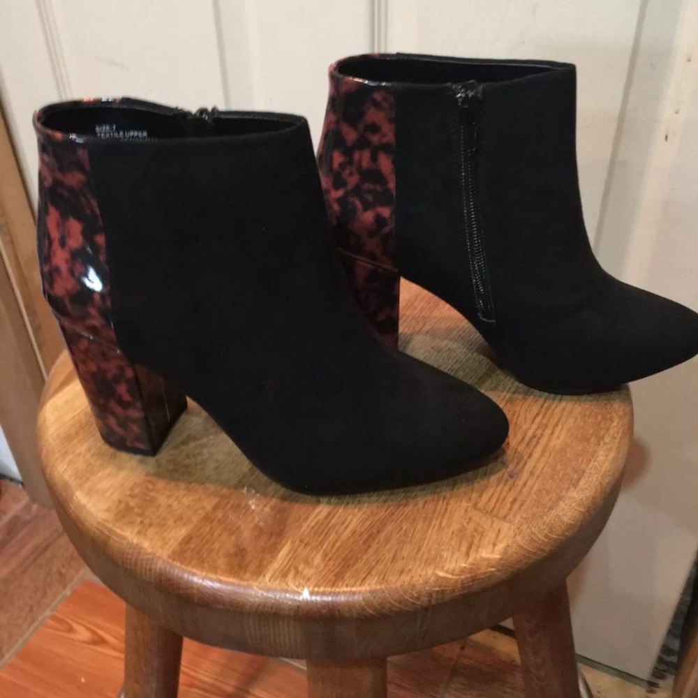 Leopard print ankle boots